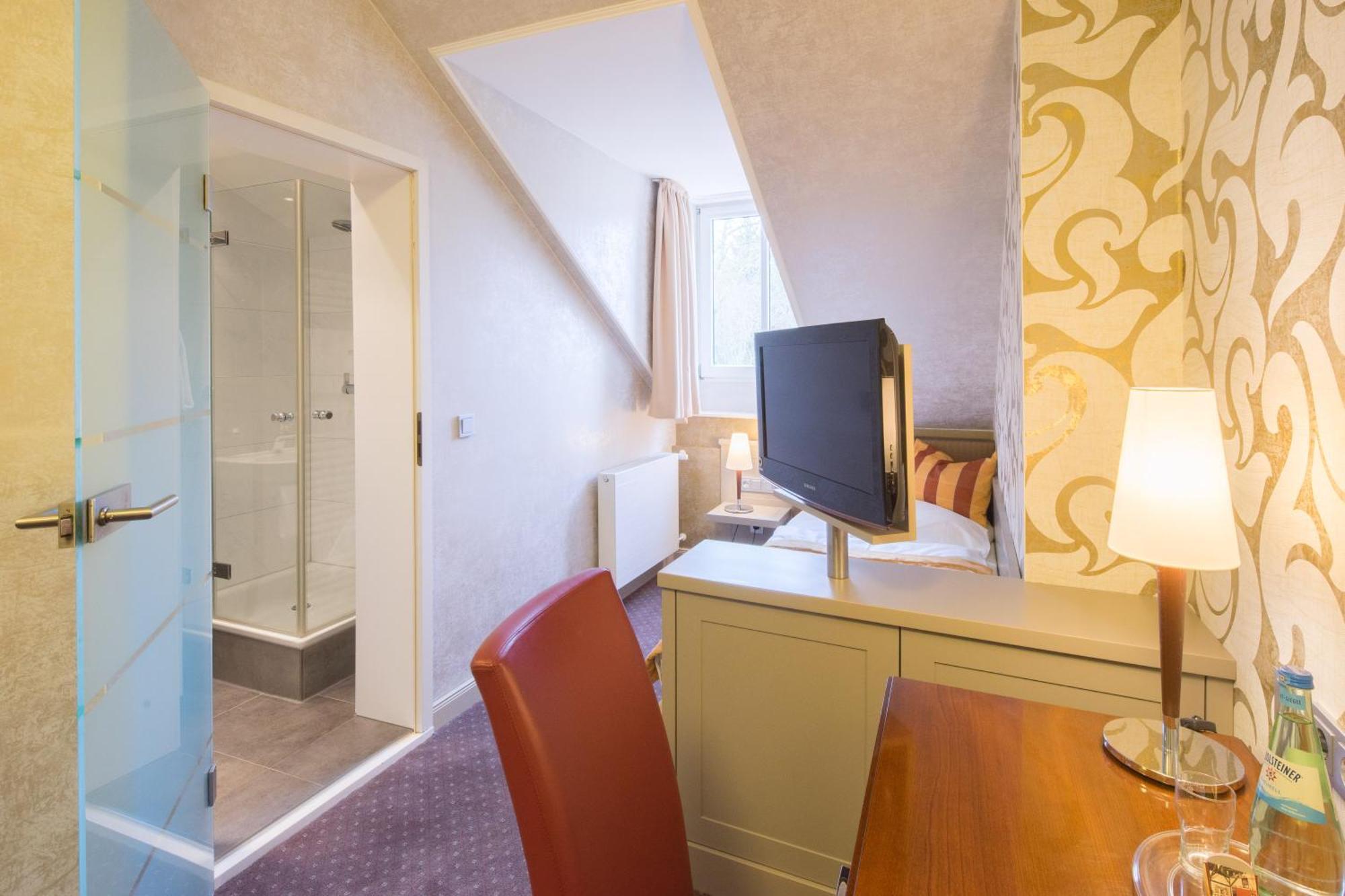 Parkhotel Gueldene Berge Weissenfels Room photo