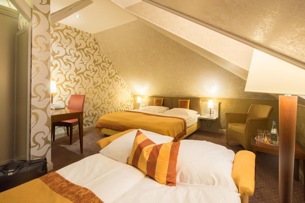 Parkhotel Gueldene Berge Weissenfels Exterior photo